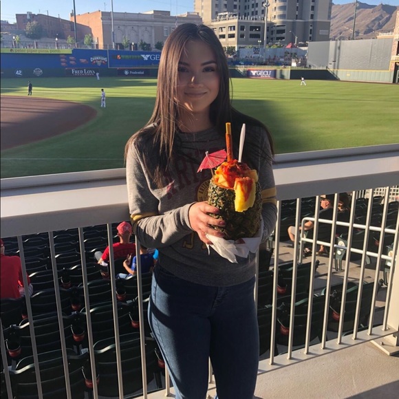 Meet your Posher, Amy - Picture 2 of 2